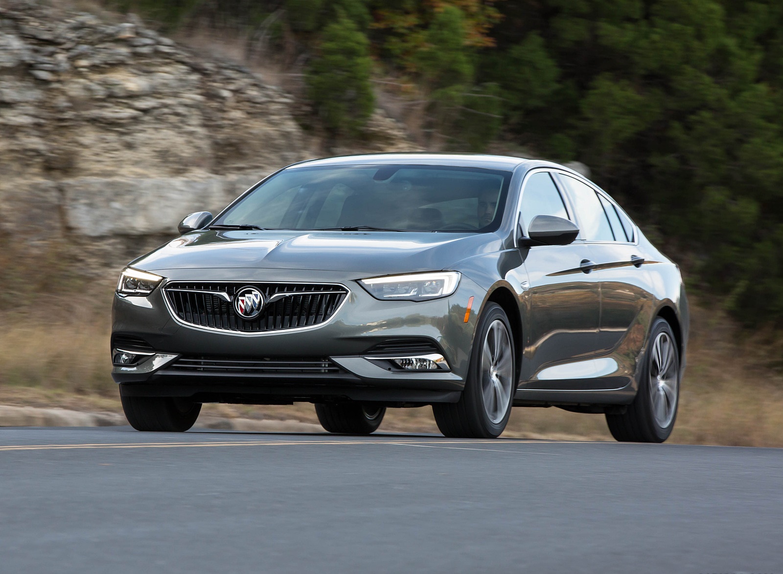 2018 Buick Regal Sportback Front Three-Quarter Wallpapers #6 of 23