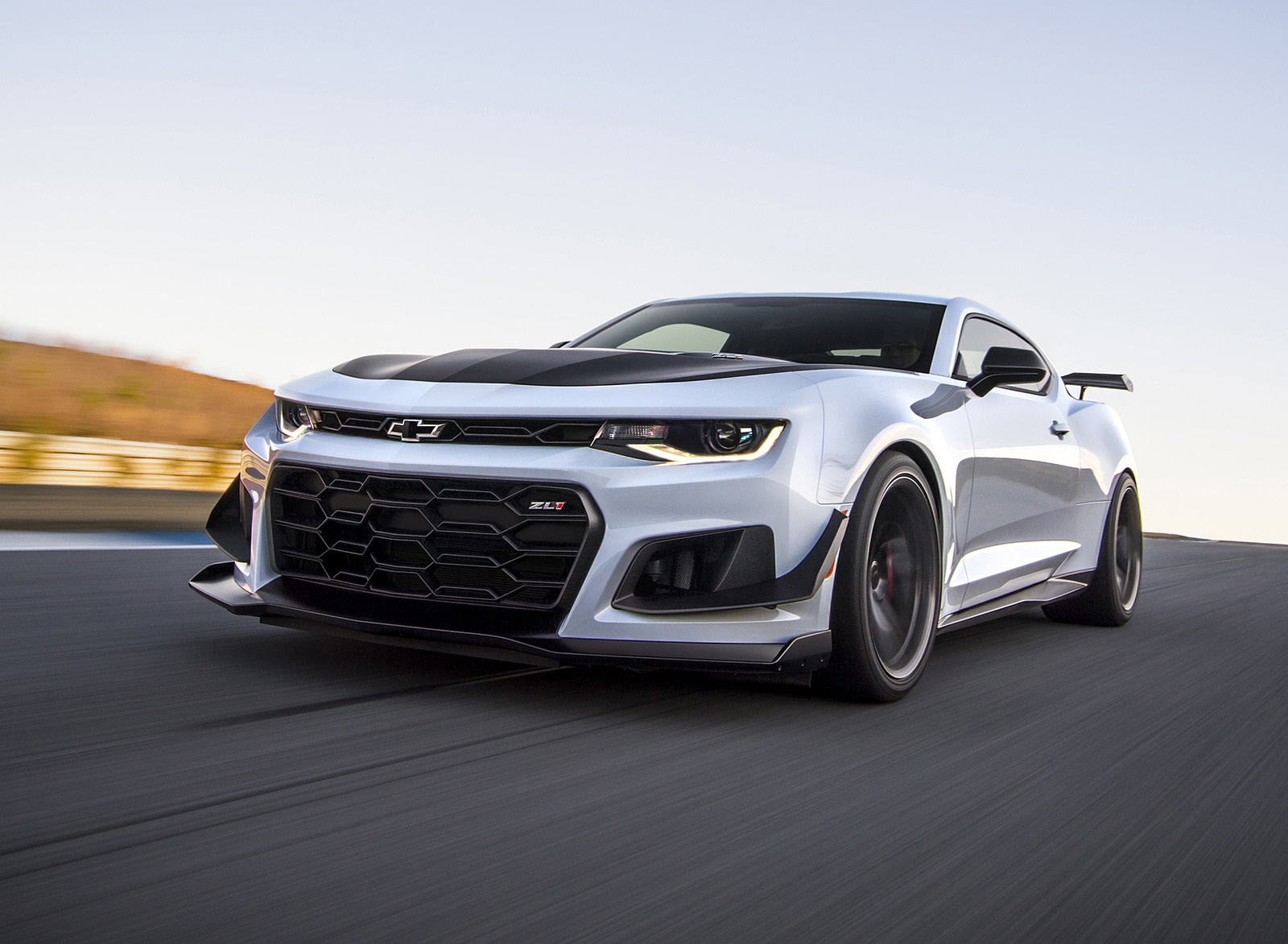 2018 Chevrolet Camaro ZL1 1LE Front Three-Quarter Wallpapers #47 of 80