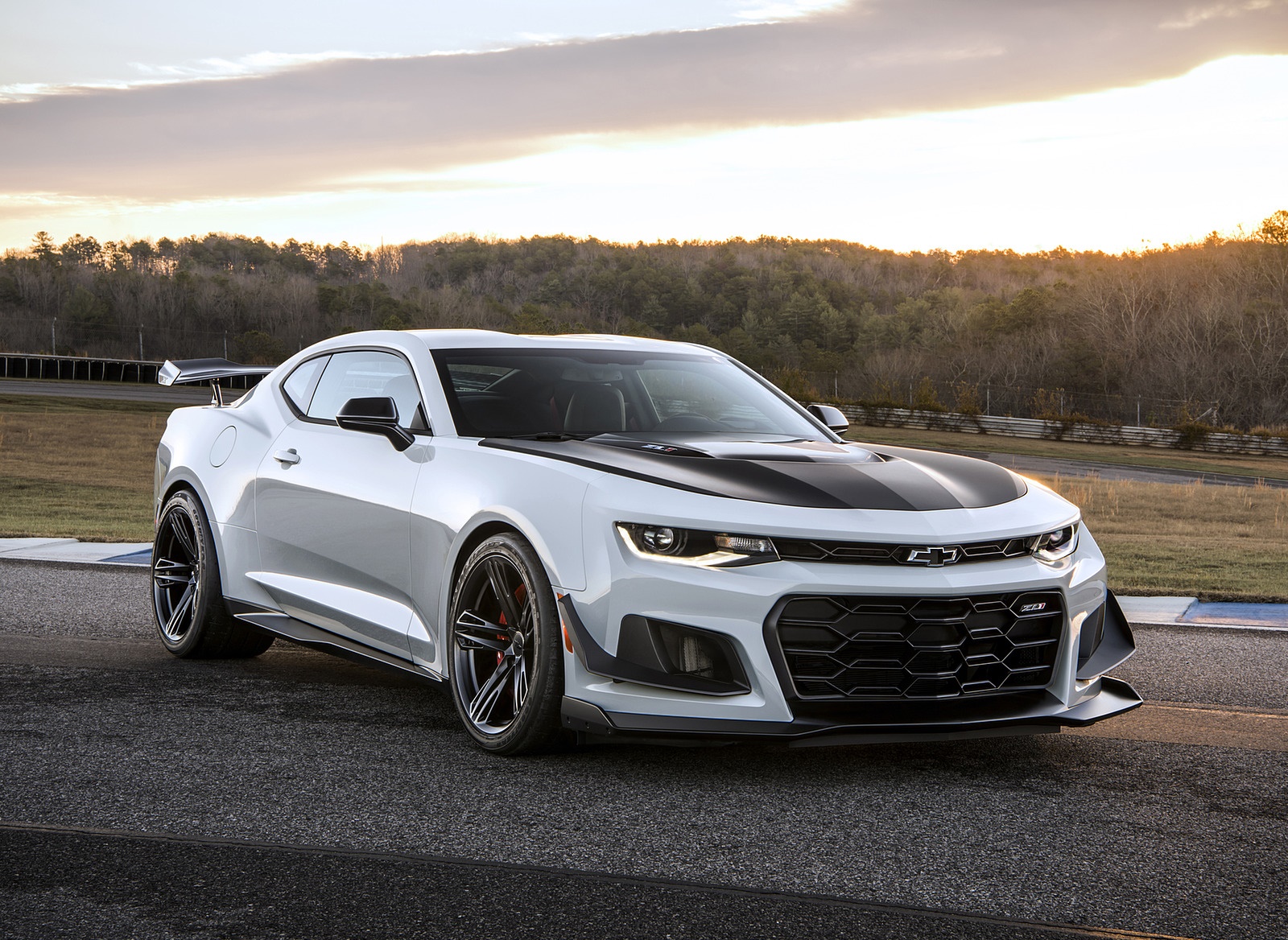 2018 Chevrolet Camaro ZL1 1LE Front Three-Quarter Wallpapers #46 of 80