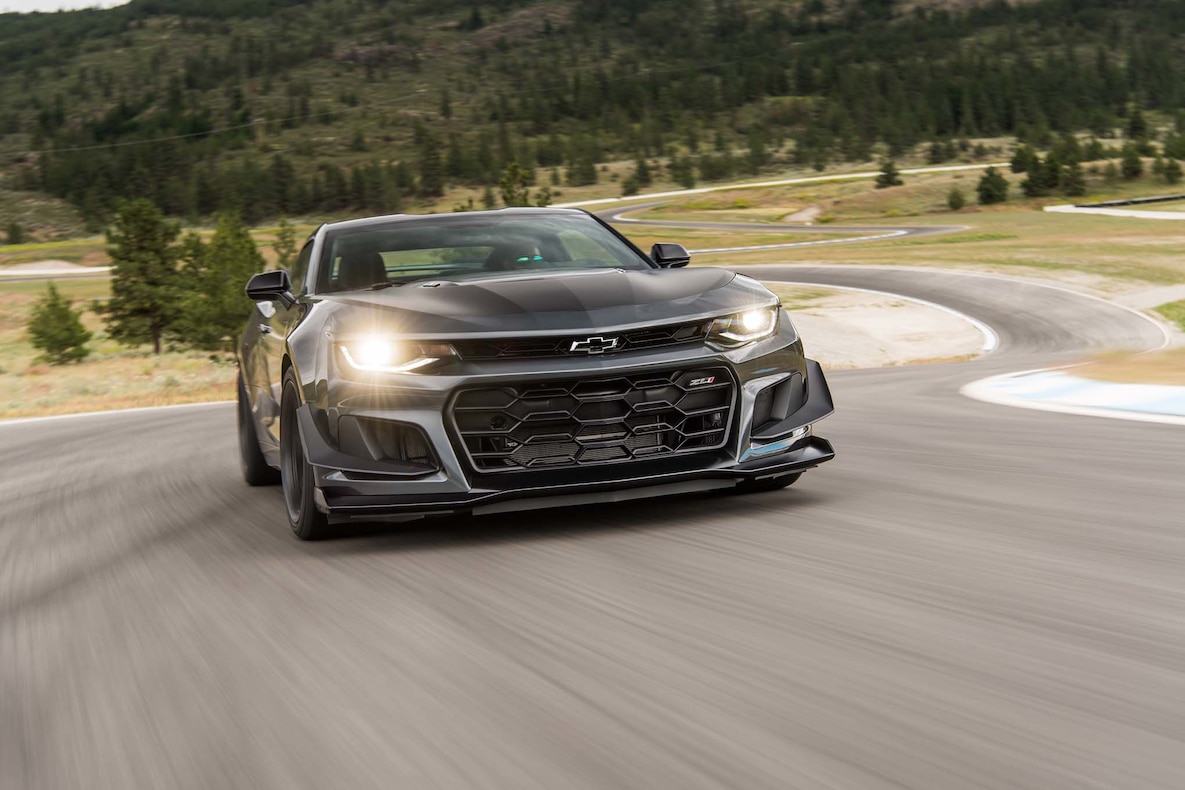 2018 Chevrolet Camaro ZL1 1LE Front Three-Quarter Wallpapers #29 of 80