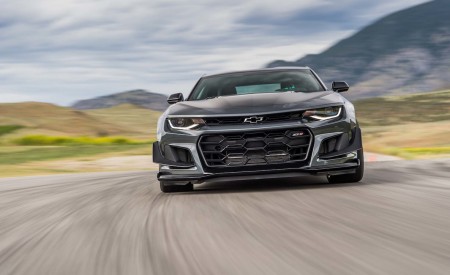 2018 Chevrolet Camaro ZL1 1LE Front Wallpapers 450x275 (27)