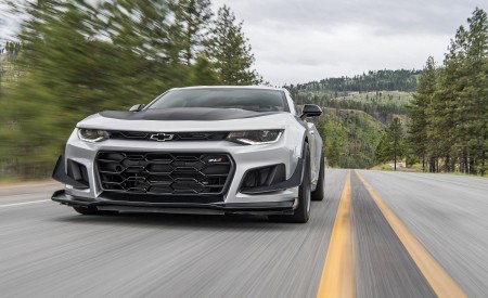 2018 Chevrolet Camaro ZL1 1LE Front Wallpapers 450x275 (40)