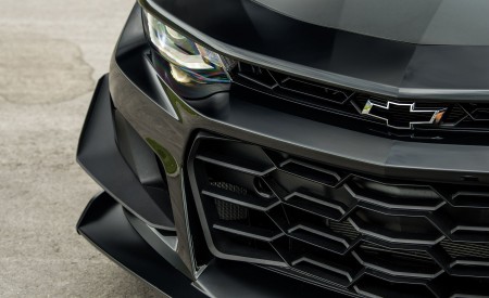 2018 Chevrolet Camaro ZL1 1LE Grill Wallpapers 450x275 (33)