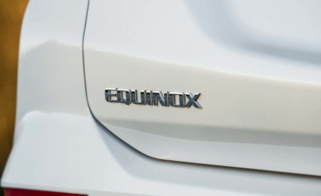 2018 Chevrolet Equinox Badge Wallpapers 450x275 (31)