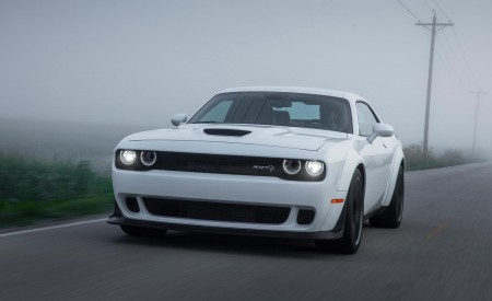 2018 Dodge Challenger SRT Hellcat Widebody (Color: White Knuckle) Front Three-Quarter Wallpapers 450x275 (85)