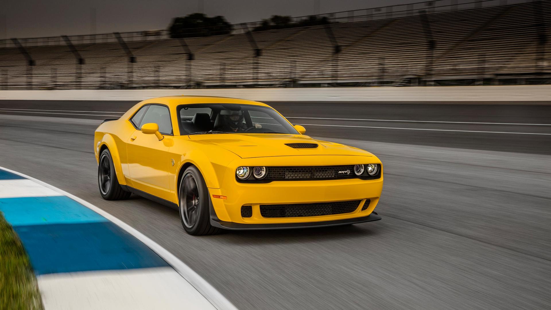 2018 Dodge Challenger SRT Hellcat Widebody (Color: Yellow Jacket) Front Three-Quarter Wallpapers #61 of 108