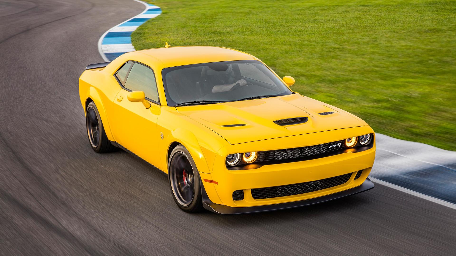 2018 Dodge Challenger SRT Hellcat Widebody (Color: Yellow Jacket) Front Three-Quarter Wallpapers #62 of 108