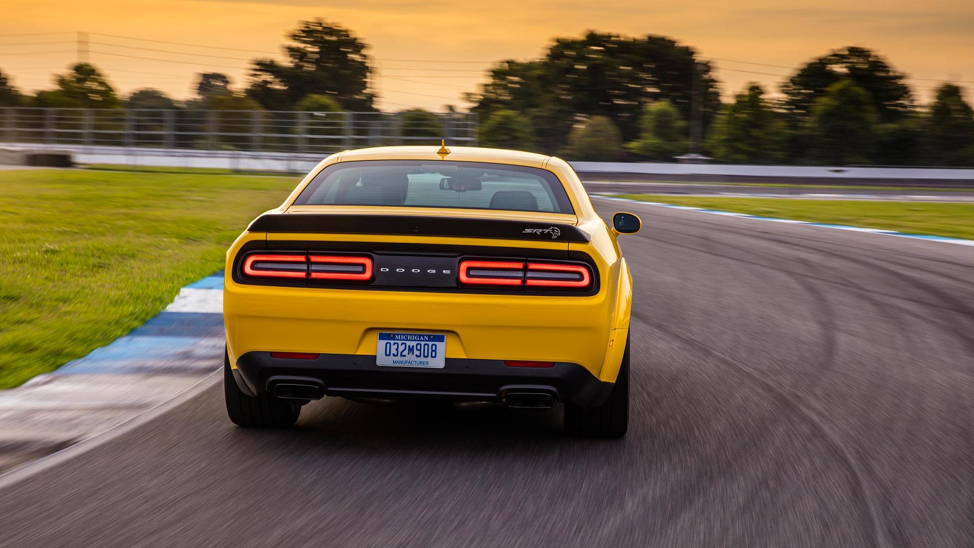 Dodge Challenger Yellow Jacket srt 8