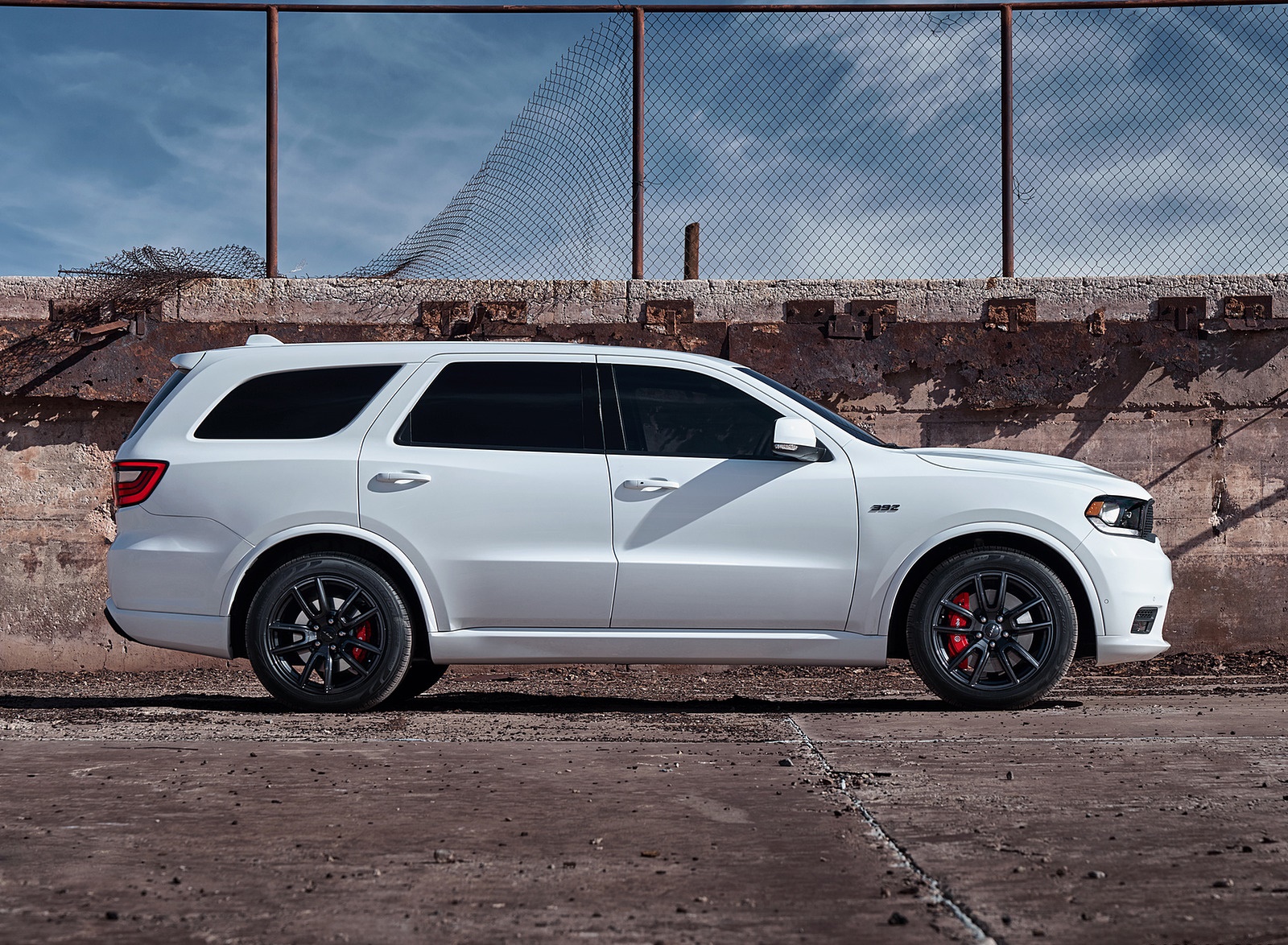 2018 Dodge Durango SRT Side Wallpapers (2)