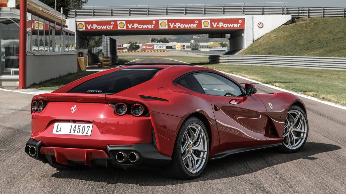 Ferrari 812 Superfast красная