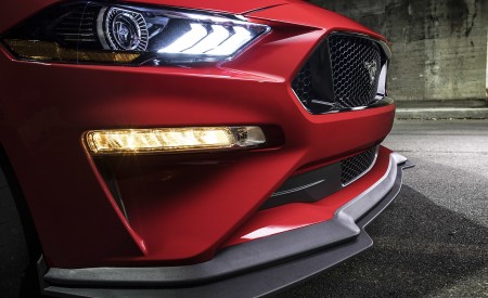 2018 Ford Mustang GT Performance Pack Level 2 Headlight Wallpapers 450x275 (57)