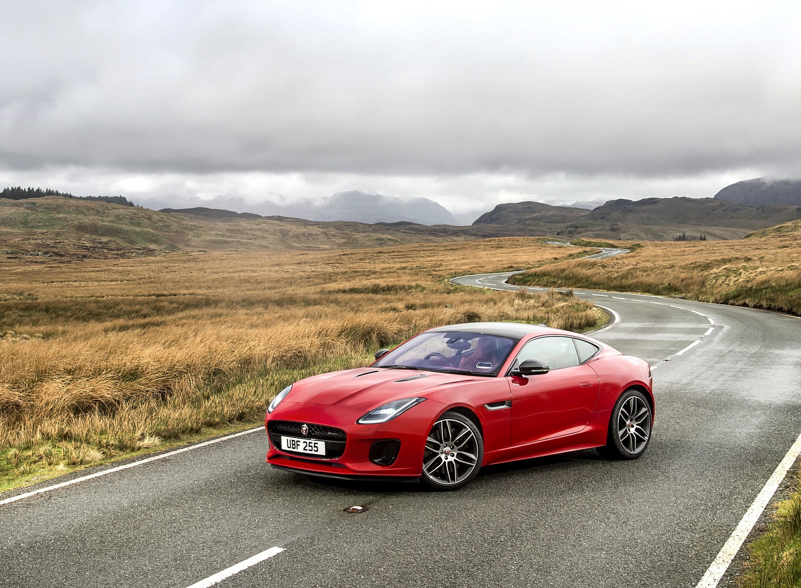 2018 Jaguar F-TYPE 2.0T Front Three-Quarter Wallpapers #10 of 20