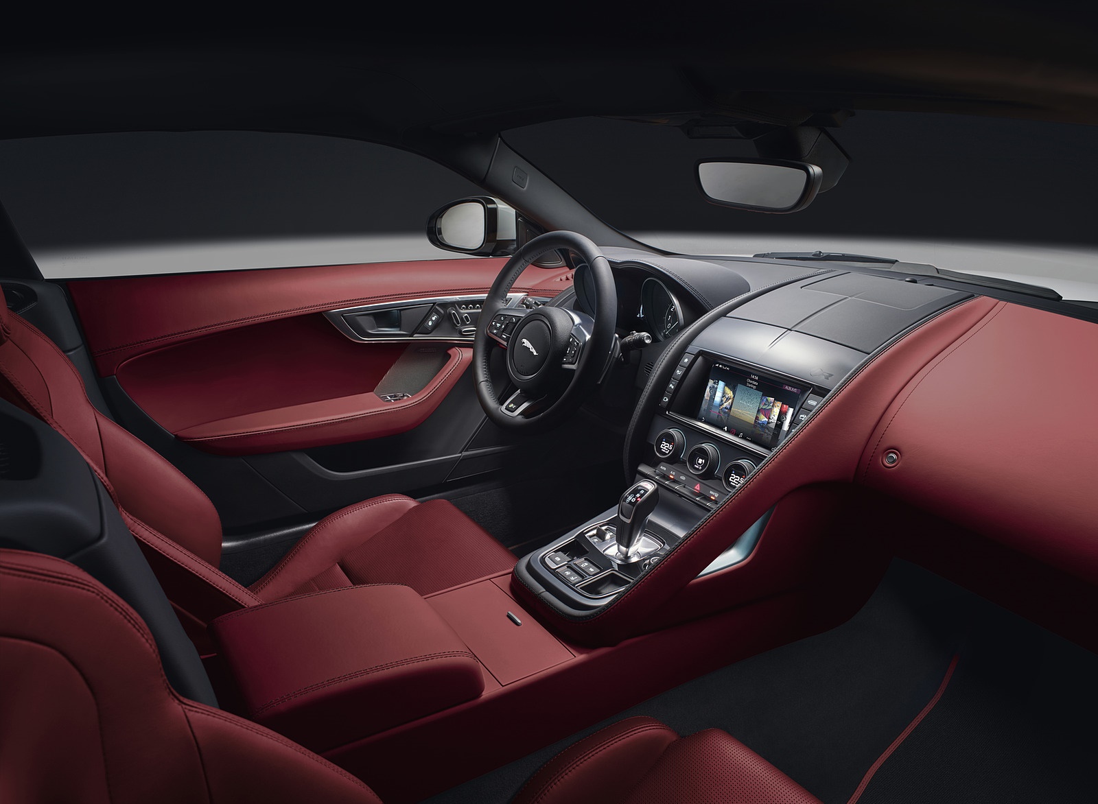 2018 Jaguar F-TYPE R Coupe Interior Wallpapers #27 of 51