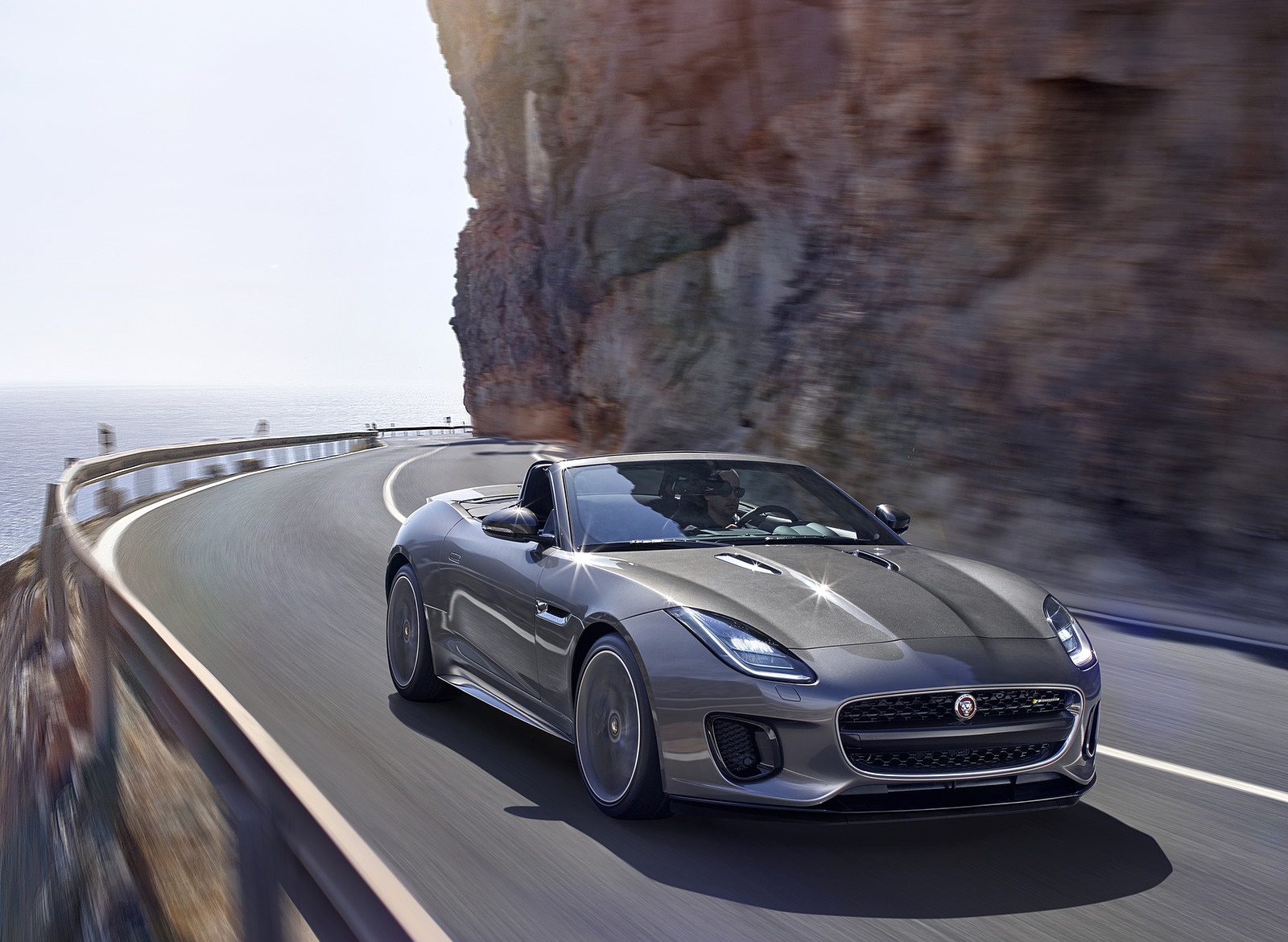 2018 Jaguar F-TYPE R Dynamic Convertible Front Wallpapers #22 of 51