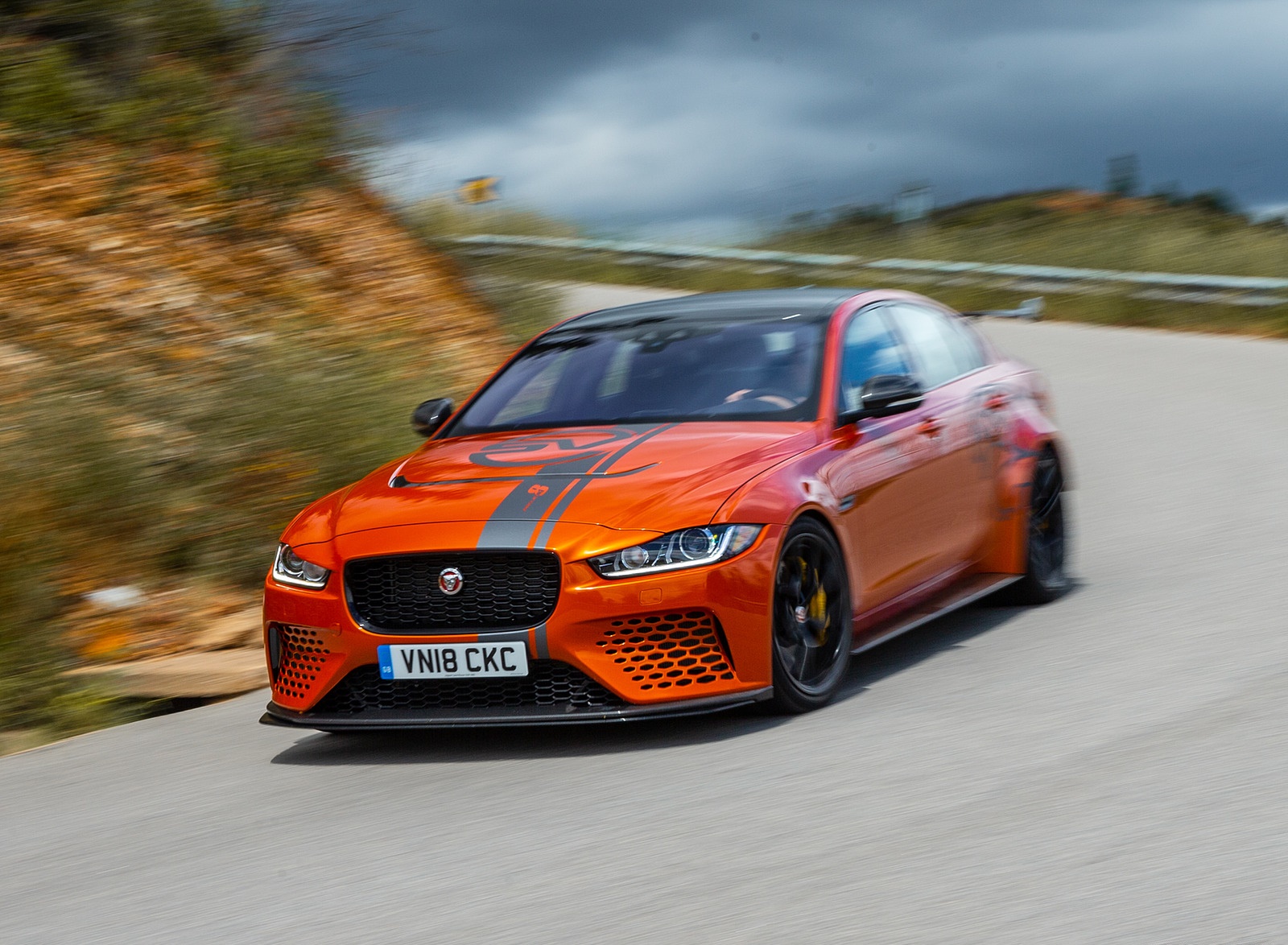 2018 Jaguar XE SV Project 8 Front Three-Quarter Wallpapers #18 of 120