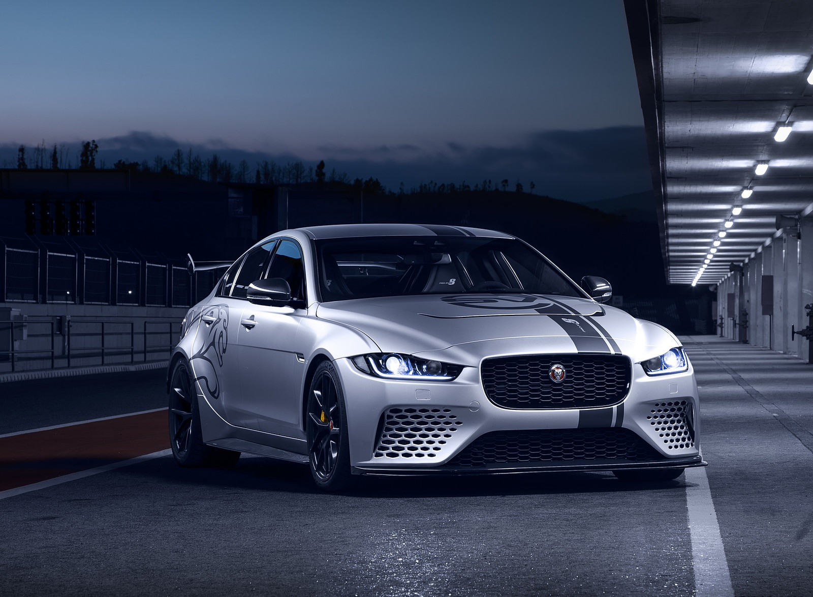 2018 Jaguar XE SV Project 8 Front Wallpapers #119 of 120