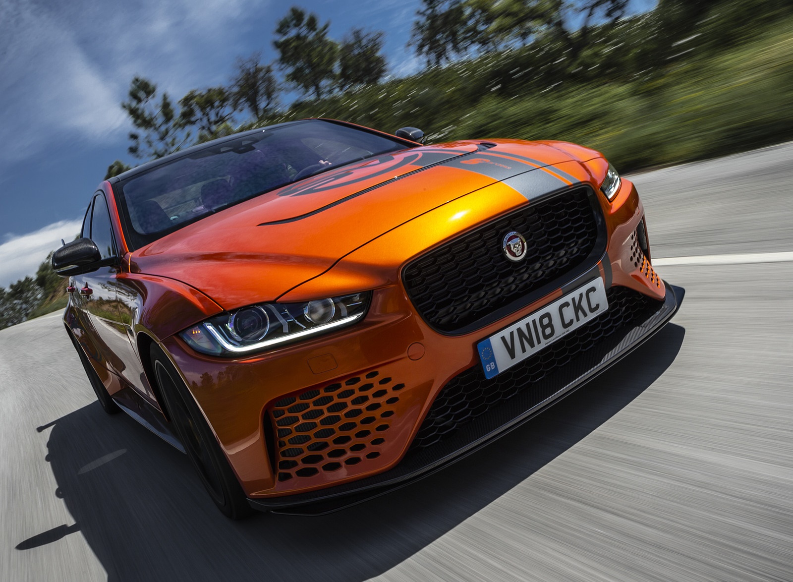 2018 Jaguar XE SV Project 8 Front Wallpapers #12 of 120