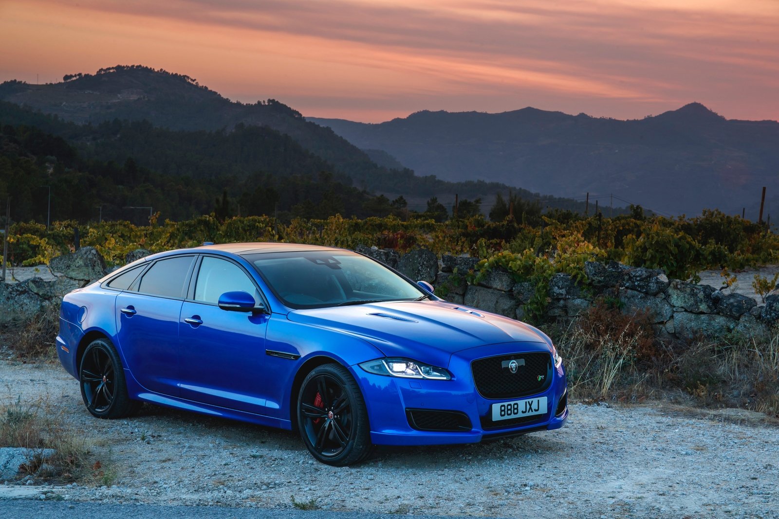 Jaguar XJ синий