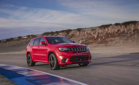 2018 Jeep Grand Cherokee Supercharged Trackhawk Front Three-Quarter Wallpapers 450x275 (3)
