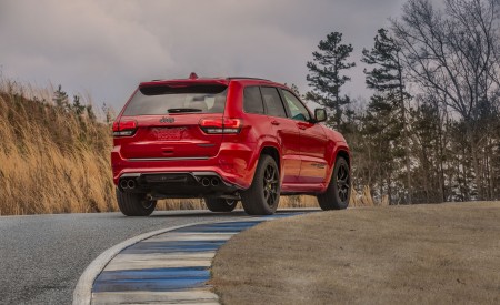 2018 Jeep Grand Cherokee Supercharged Trackhawk Rear Three-Quarter Wallpapers 450x275 (14)