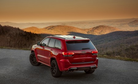 2018 Jeep Grand Cherokee Supercharged Trackhawk Rear Three-Quarter Wallpapers 450x275 (22)