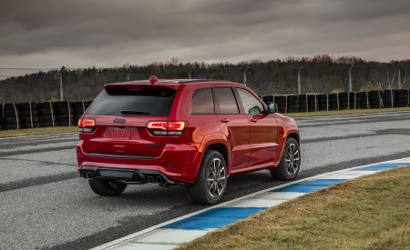 2018 Jeep Grand Cherokee Supercharged Trackhawk Rear Three-Quarter Wallpapers 450x275 (15)