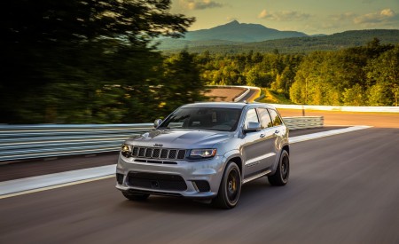 2018 Jeep Grand Cherokee Trackhawk Front Three-Quarter Wallpapers 450x275 (48)