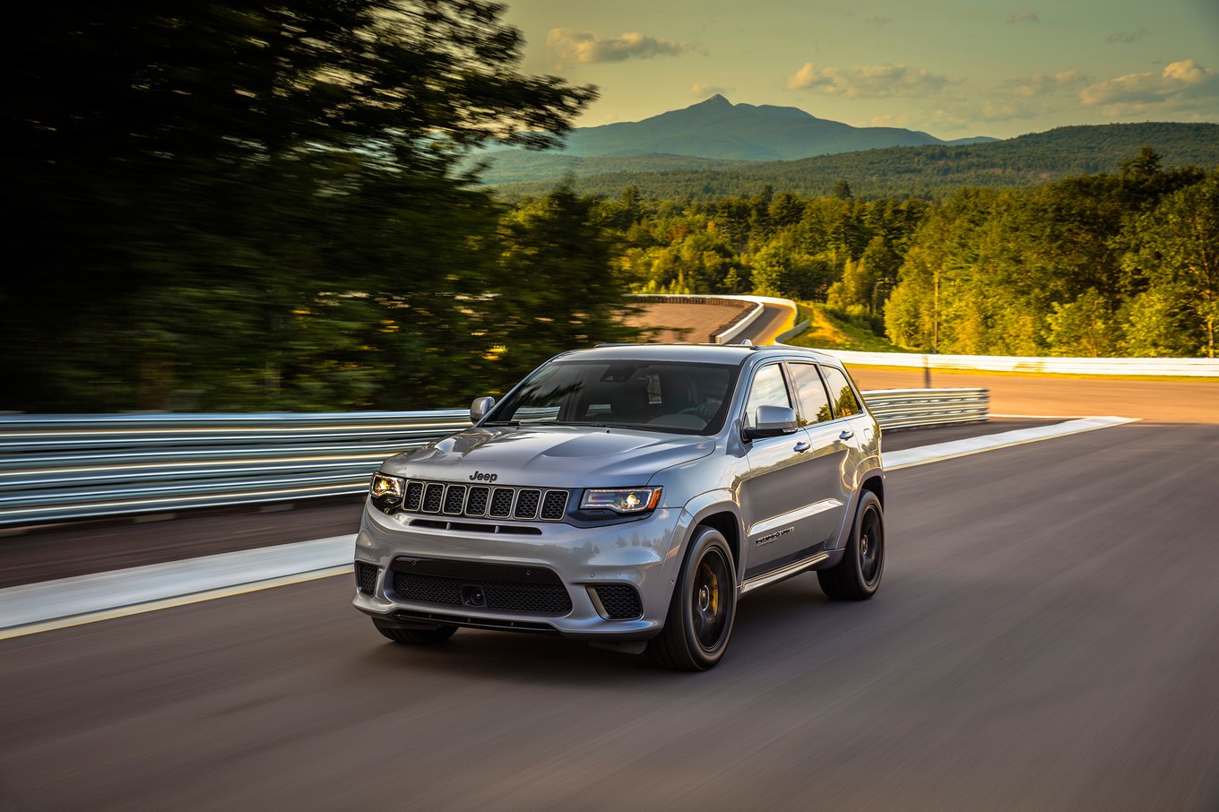 2018 Jeep Grand Cherokee Trackhawk Front Three-Quarter Wallpapers #48 of 80