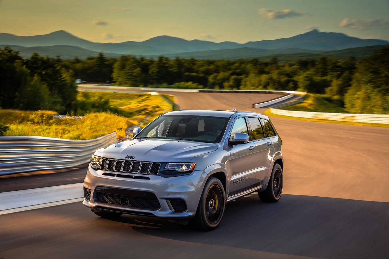 2018 Jeep Grand Cherokee Trackhawk Front Three-Quarter Wallpapers #58 of 80