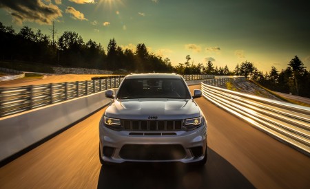 2018 Jeep Grand Cherokee Trackhawk Front Wallpapers 450x275 (59)