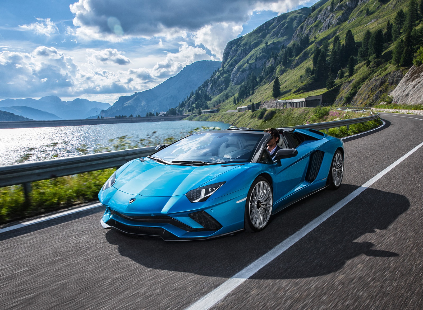 2018 Lamborghini Aventador S Roadster Front Three-Quarter Wallpapers (1)