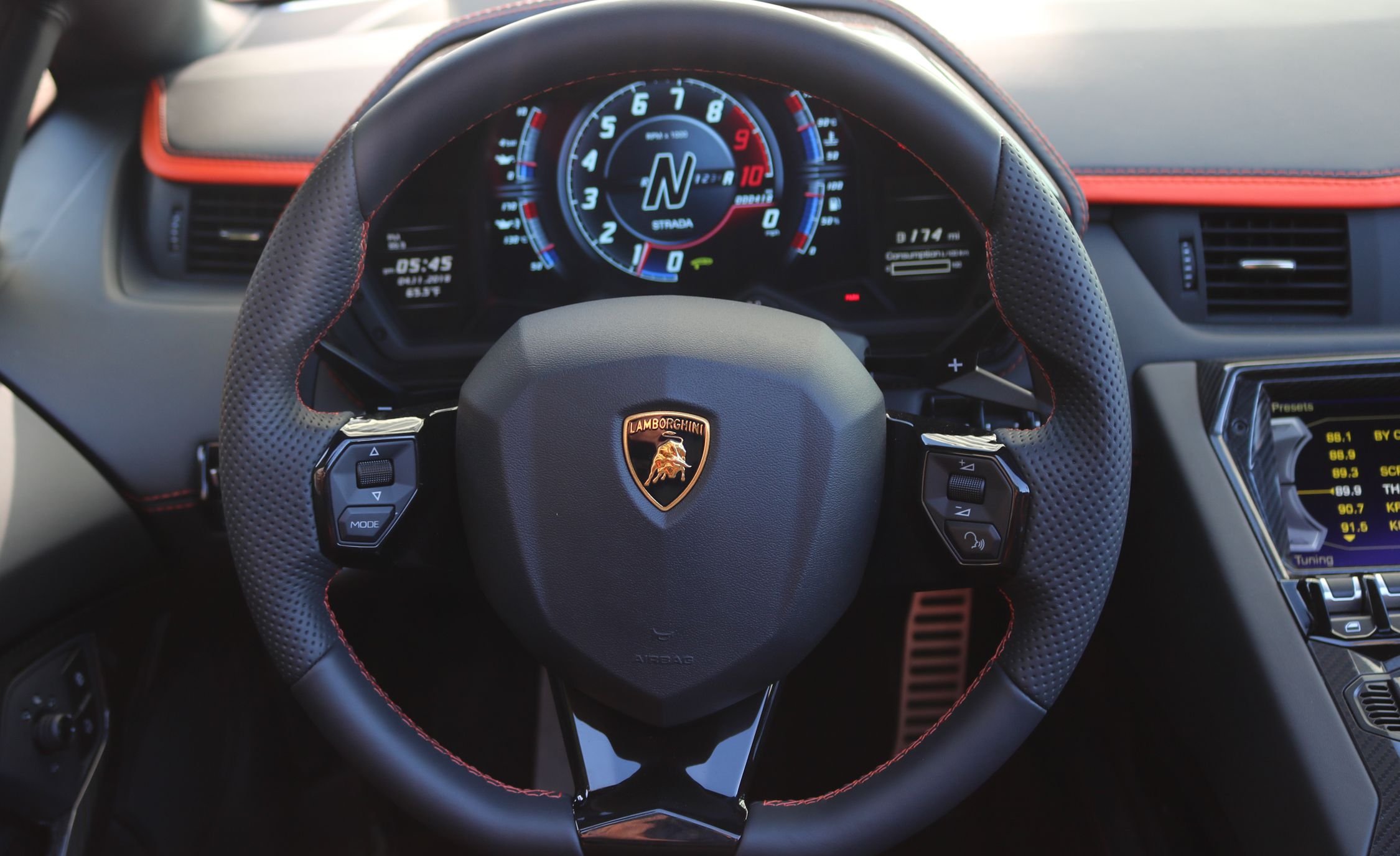 2018 Lamborghini Aventador S Roadster Interior Steering Wheel Wallpapers #53 of 73