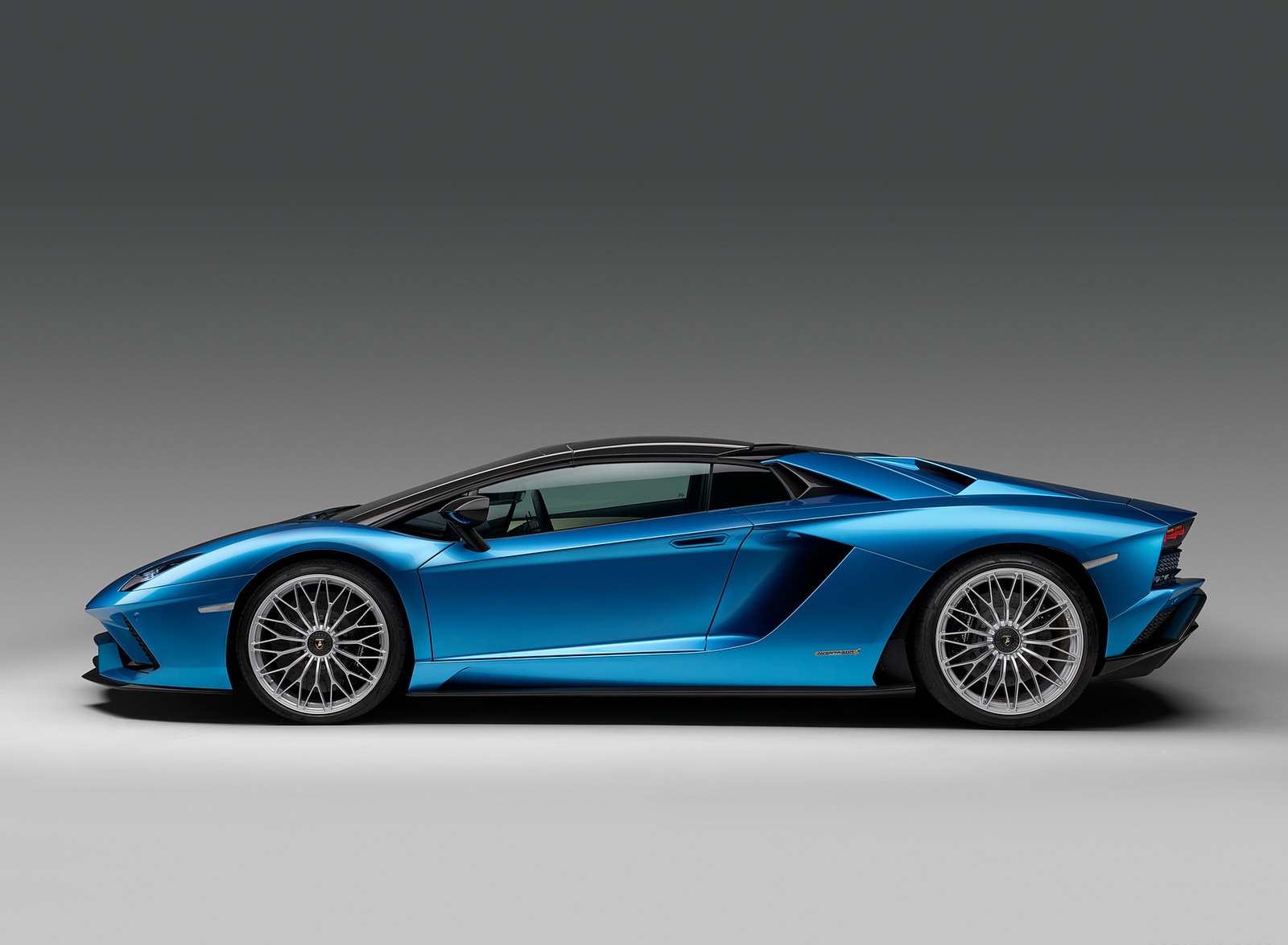 2018 Lamborghini Aventador S Roadster Side Wallpapers #62 of 73