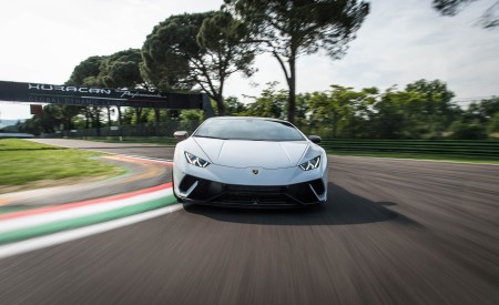 2018 Lamborghini Huracán Performante Front Wallpapers 450x275 (48)