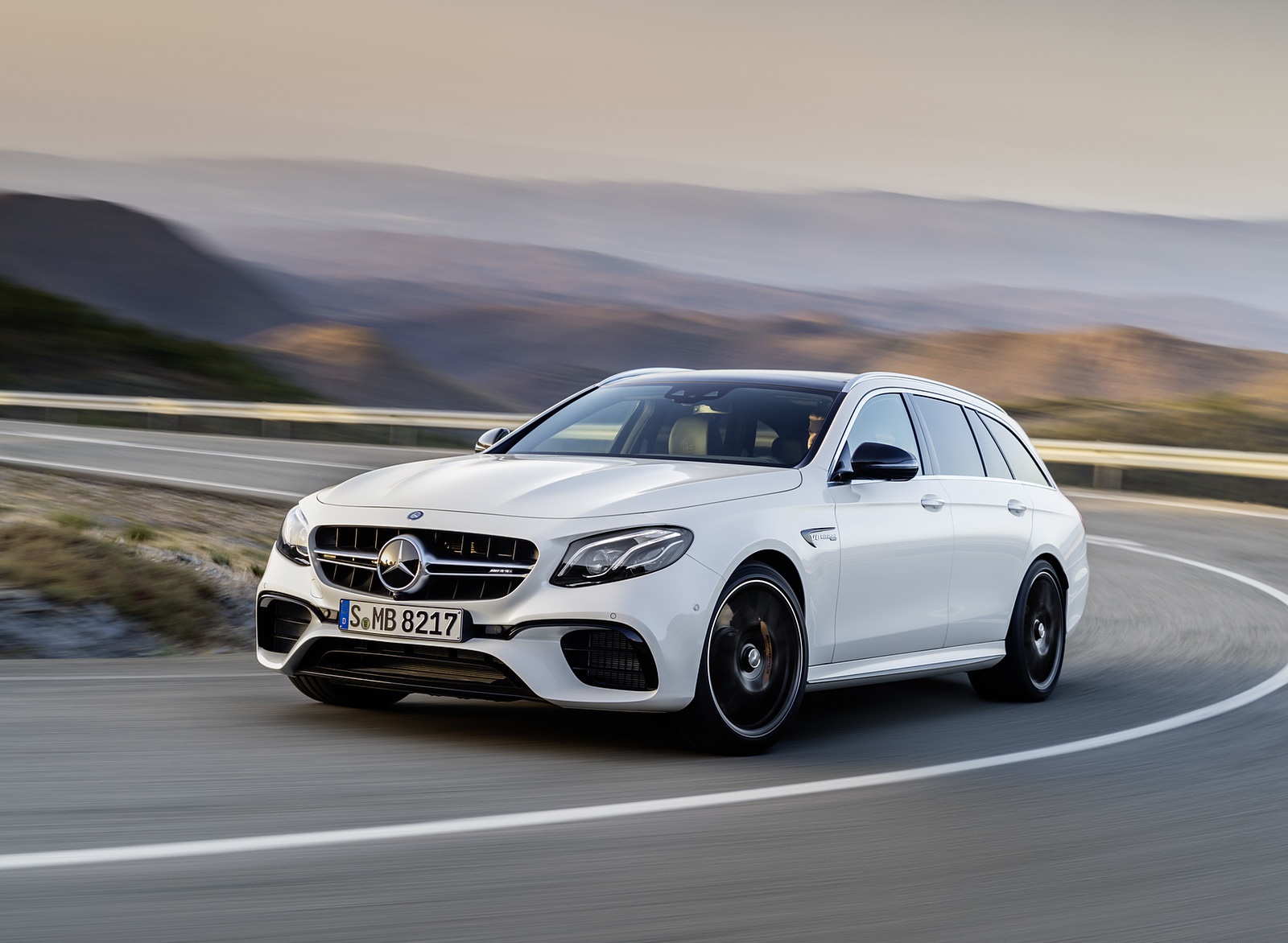 2018 Mercedes-AMG E63 S Wagon 4MATIC+ (Color: Diamond White) Front Three-Quarter Wallpapers #22 of 37