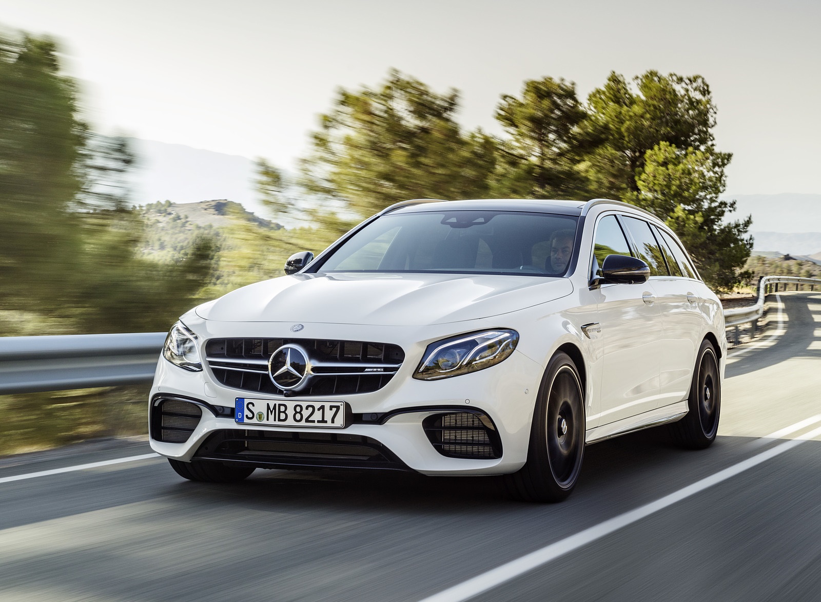 2018 Mercedes-AMG E63 S Wagon 4MATIC+ (Color: Diamond White) Front Three-Quarter Wallpapers #21 of 37