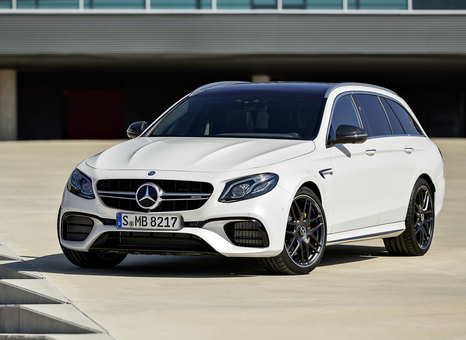 2018 Mercedes-AMG E63 S Wagon 4MATIC+ (Color: Diamond White) Front Three-Quarter Wallpapers #31 of 37