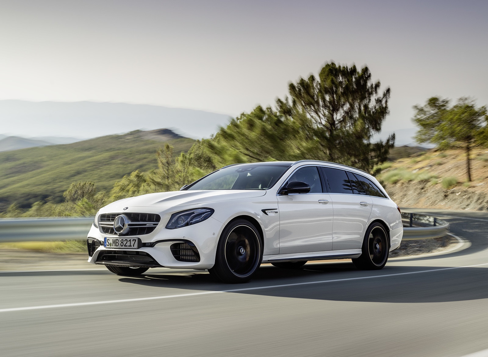 2018 Mercedes-AMG E63 S Wagon 4MATIC+ (Color: Diamond White) Front Three-Quarter Wallpapers #19 of 37