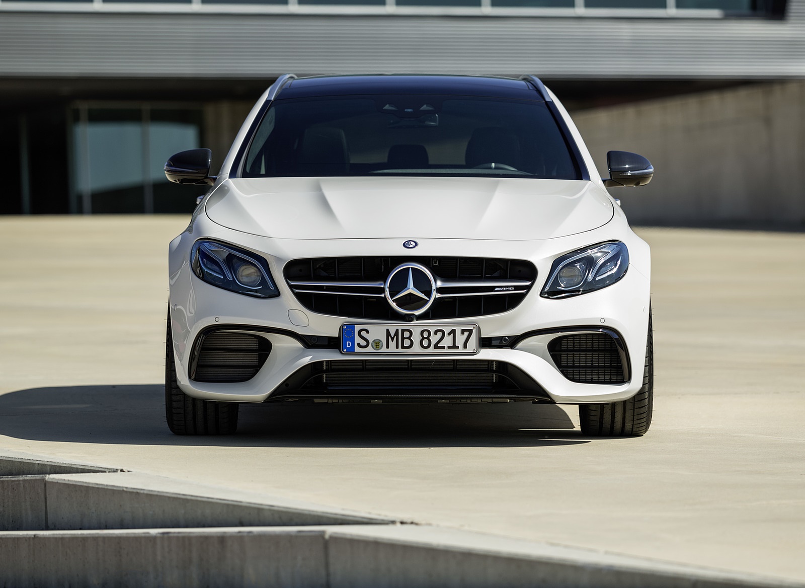 2018 Mercedes-AMG E63 S Wagon 4MATIC+ (Color: Diamond White) Front Wallpapers #30 of 37
