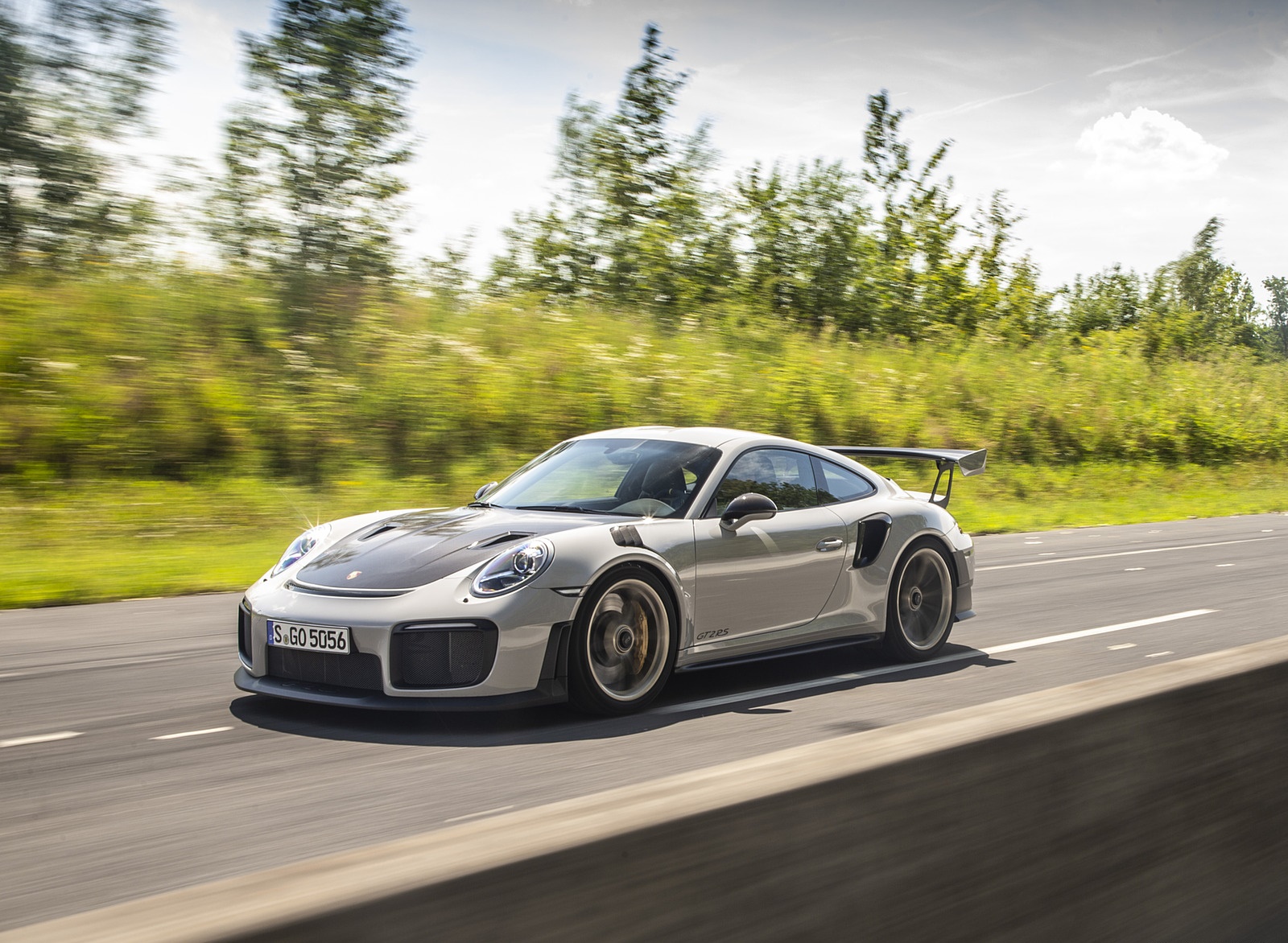 2018 Porsche 911 GT2 RS Front Three-Quarter Wallpapers #12 of 28