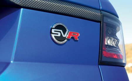 2018 Range Rover Sport SVR Badge Wallpapers 450x275 (29)