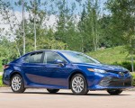 2018 Toyota Camry LE Front Three-Quarter Wallpapers 150x120