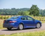 2018 Toyota Camry LE Rear Three-Quarter Wallpapers 150x120 (17)