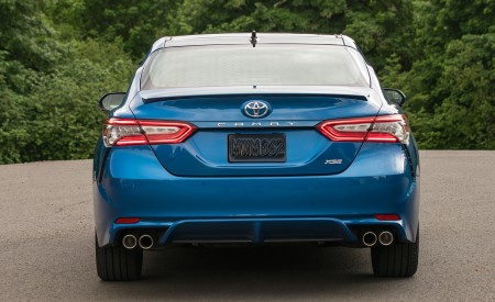 2018 Toyota Camry Rear Wallpapers 450x275 (44)