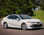 2018 Toyota Camry SE Front Three-Quarter Wallpapers 150x120 (32)