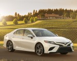 2018 Toyota Camry SE Front Three-Quarter Wallpapers 150x120 (25)