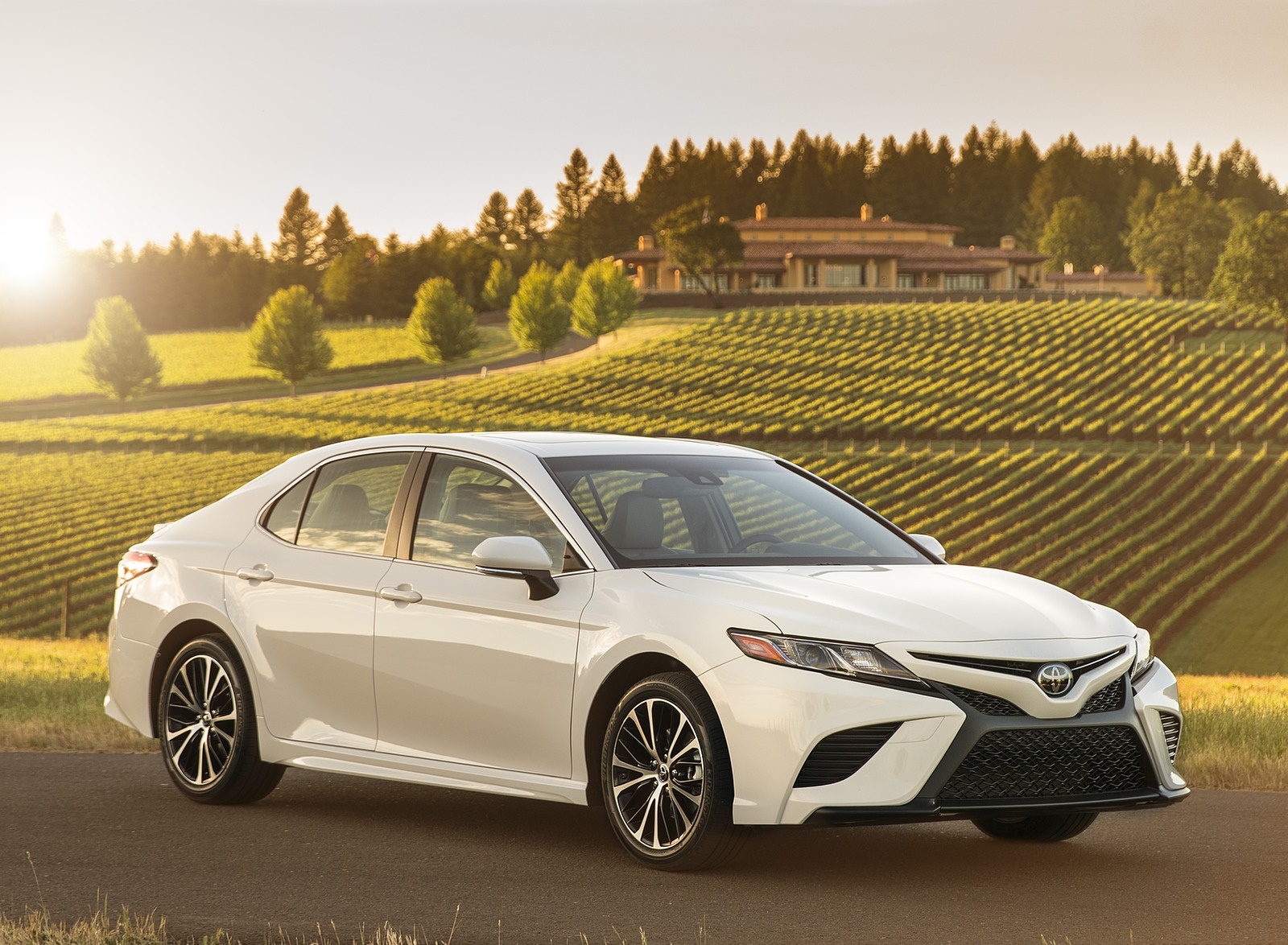 2018 Toyota Camry SE Front Three-Quarter Wallpapers #25 of 65