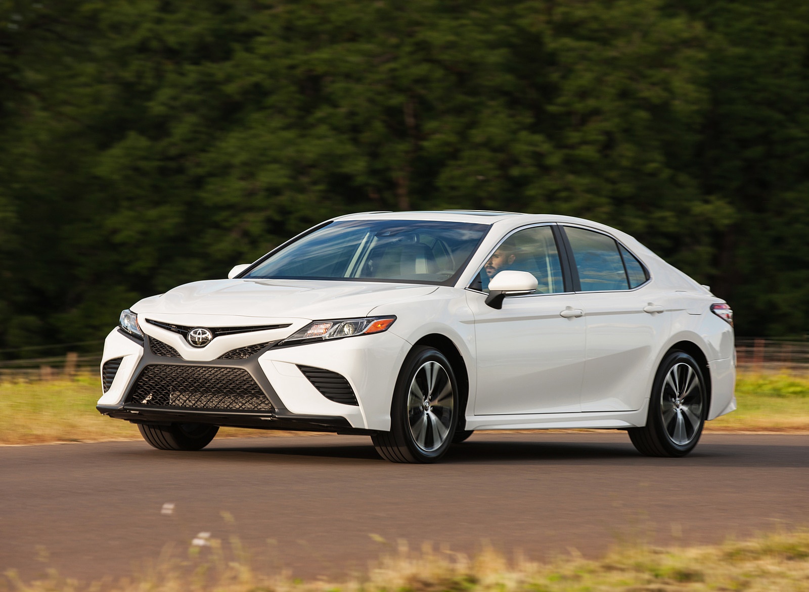 2018 Toyota Camry SE Front Three-Quarter Wallpapers #24 of 65