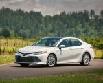 2018 Toyota Camry XLE Front Three-Quarter Wallpapers 150x120