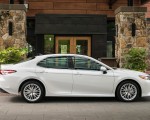 2018 Toyota Camry XLE Side Wallpapers 150x120 (34)